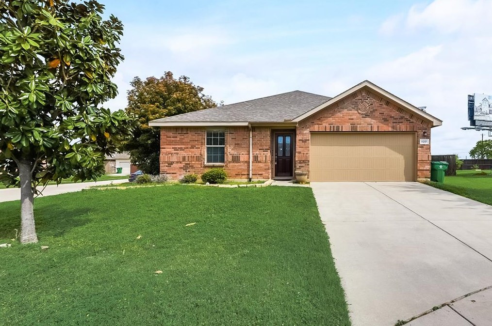 9201 Wild Rose Ln, Aubrey, TX 76227