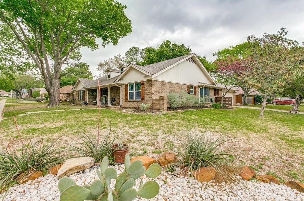 2502 Morrison Dr, Euless, TX 76039