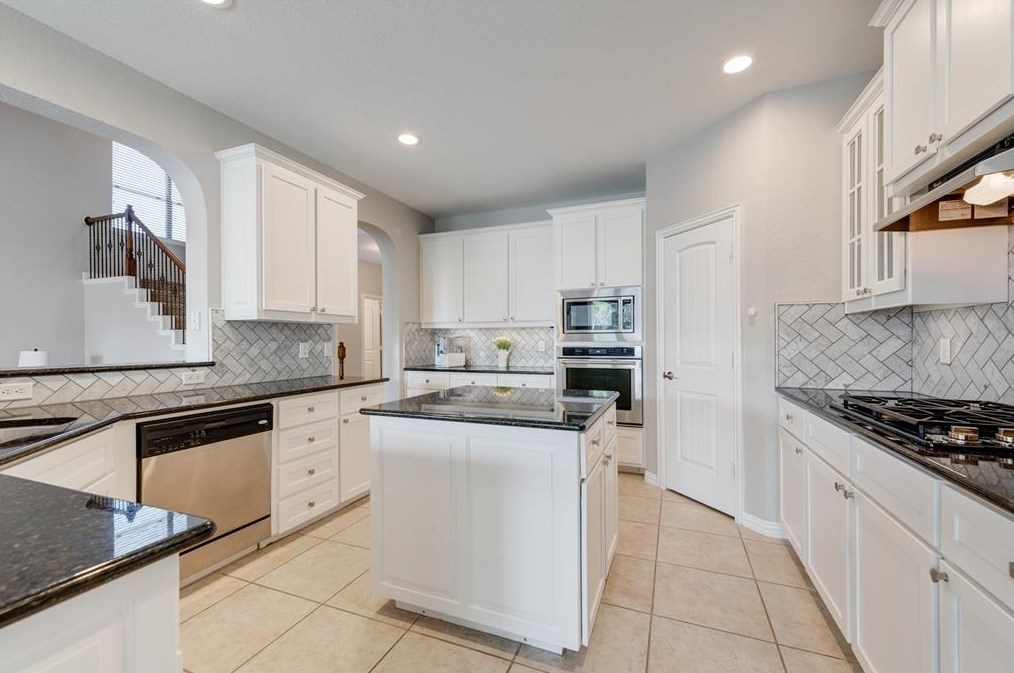 2708 Las Ventanas Trl, Fort Worth TX  76131-2807 exterior