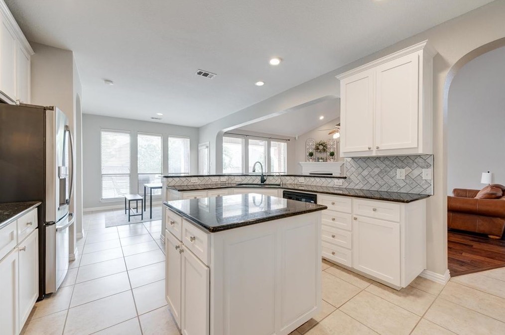 2708 Las Ventanas Trl, Fort Worth TX  76131-2807 exterior