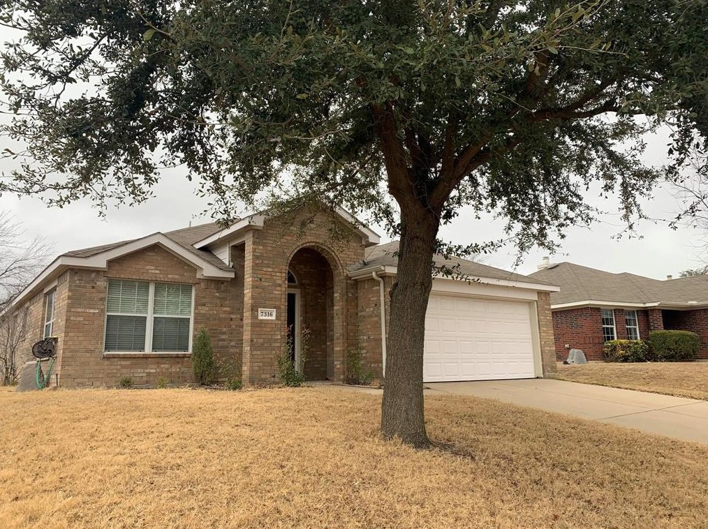 7316 Hogan Dr, Fort Worth, TX 76126