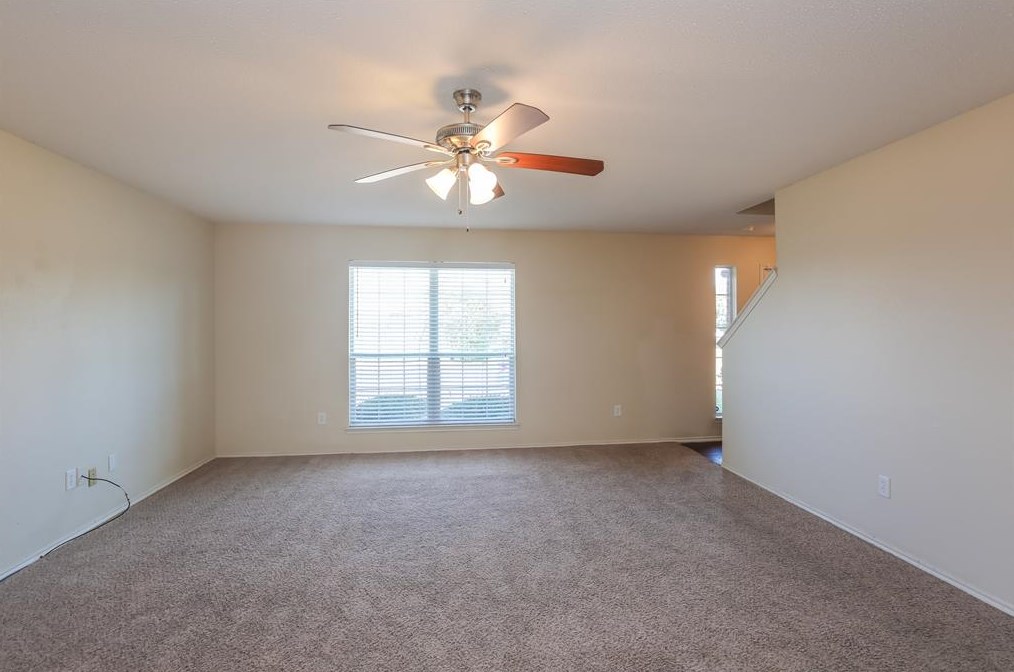 2900 Ocean Dr, Lancaster, TX 75146