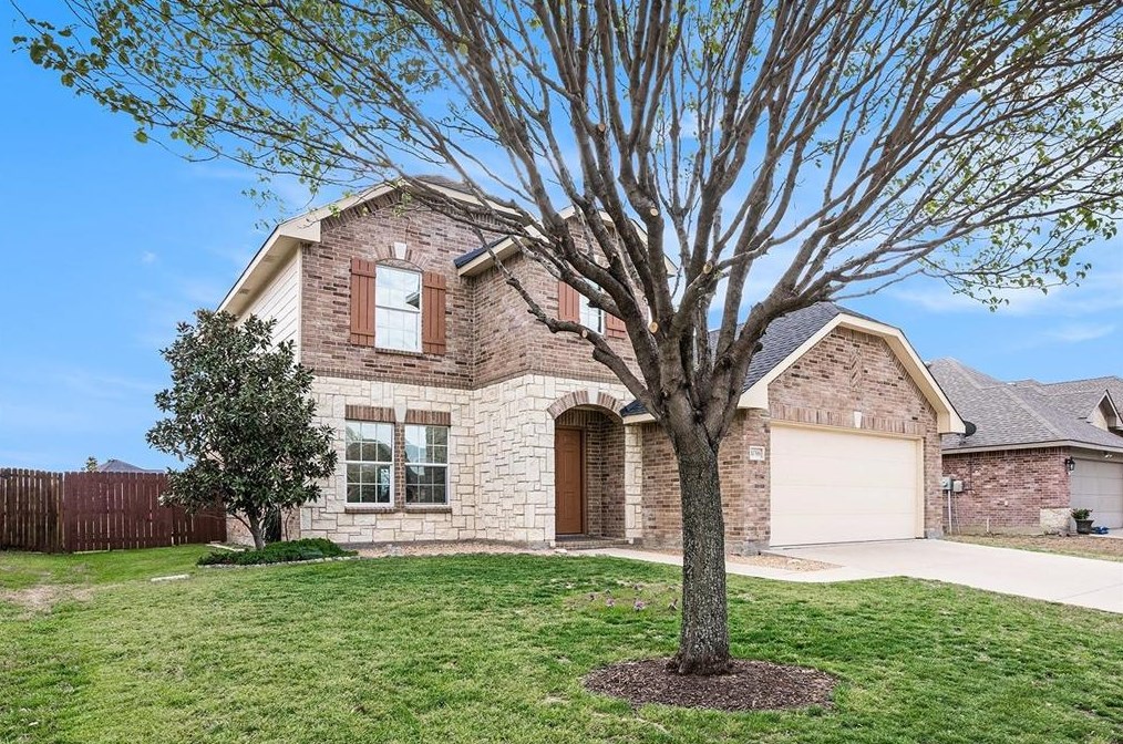 10316 Fossil Valley Dr, Fort Worth, TX 76131