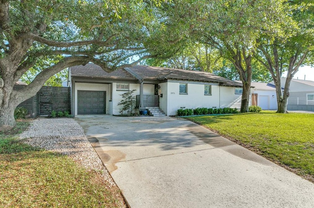 3975 Highgrove Dr, Dallas, TX 75220-3753