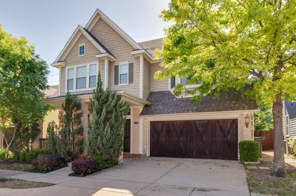 2215 Grizzly Run Ln, Euless, TX 76039