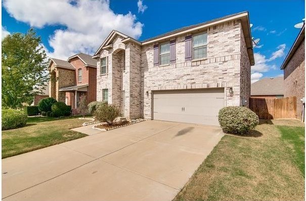 8729 Noontide Dr, Fort Worth, TX 76179