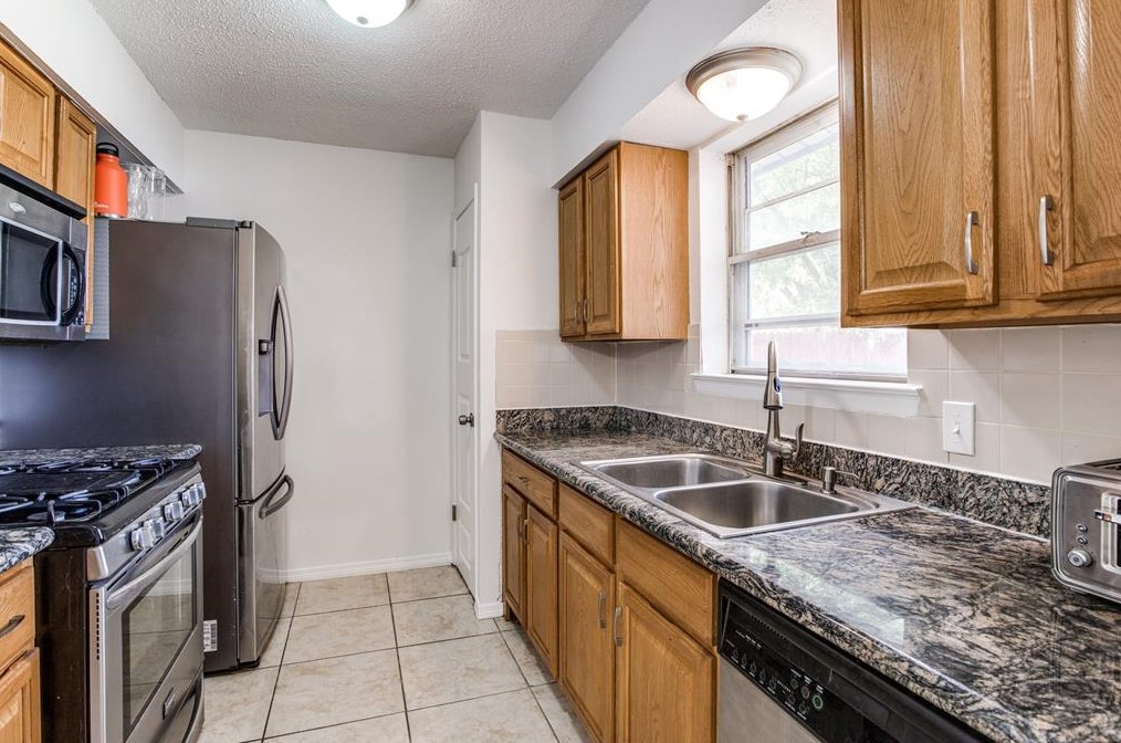 14818 Marsha Dr, Mesquite TX  75180-2512 exterior