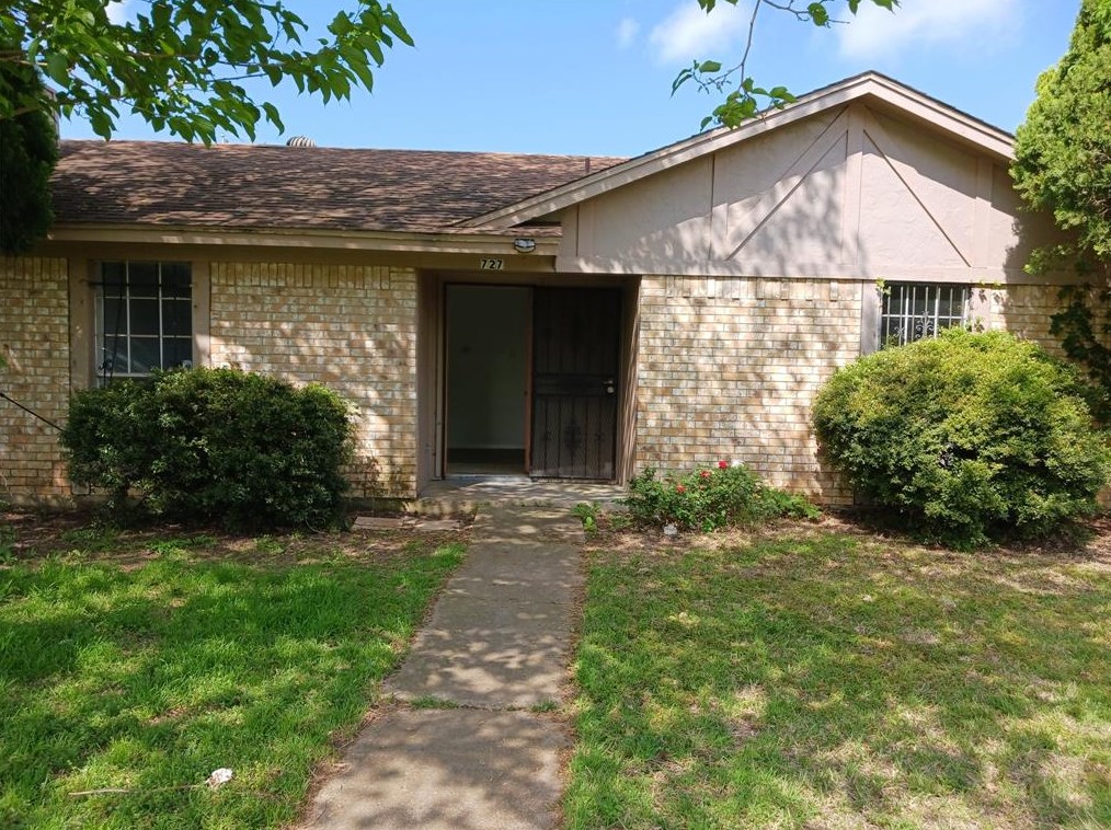 727 Rough Bark Dr, Dallas, TX 75217