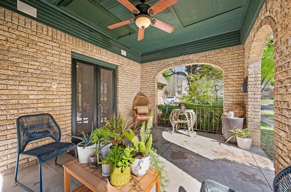 5426 Mccommas Blvd, Dallas TX  75206-5626 exterior