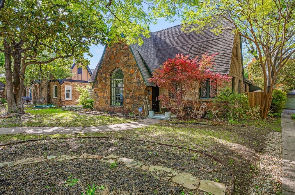 5426 Mccommas Blvd, Dallas TX  75206-5626 exterior