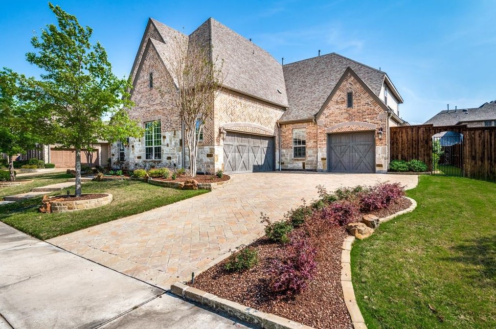 640 Creekway Dr, Irving, TX 75039