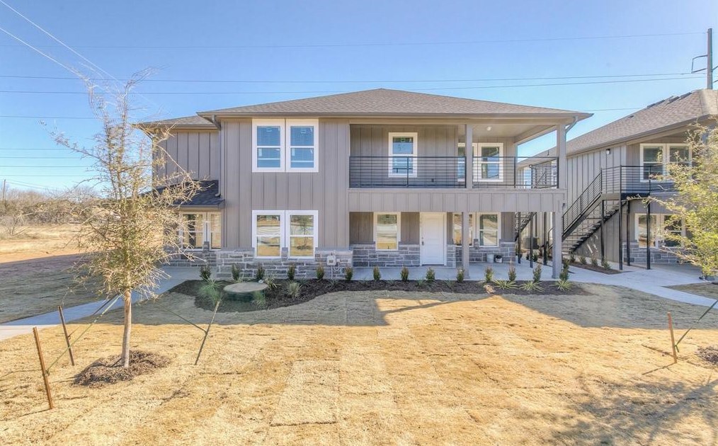 2011 Rockview Dr #203, Granbury, TX 76049