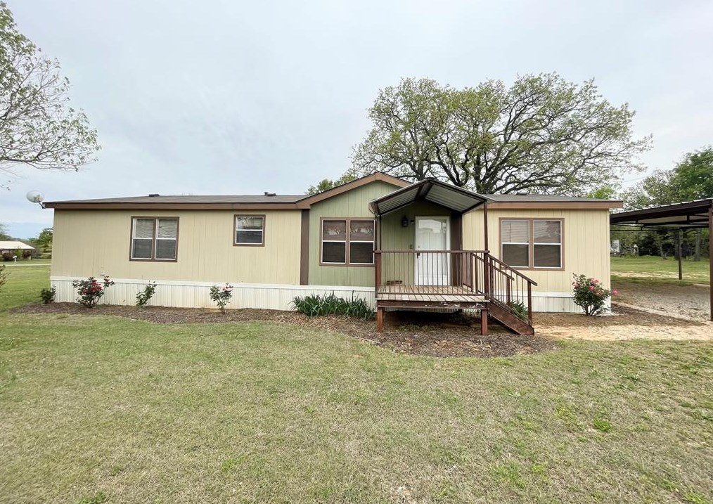 104 Hill Top Ct, Springtown TX  76082-3223 exterior