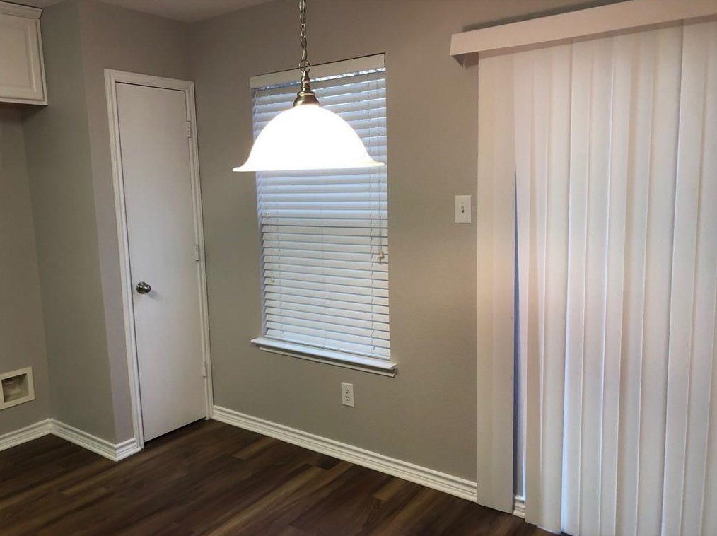 7423 Pineberry Rd, Dallas TX  75249-1300 exterior