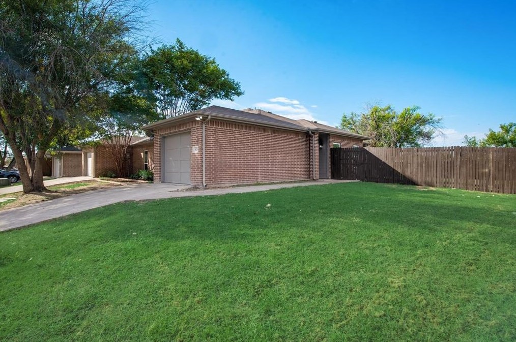 913 Se 10th St, Grand Prairie, TX 75051