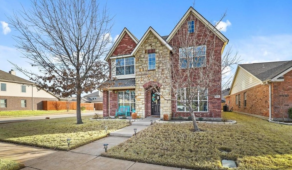9032 Eastwood Ave, Aubrey, TX 76227