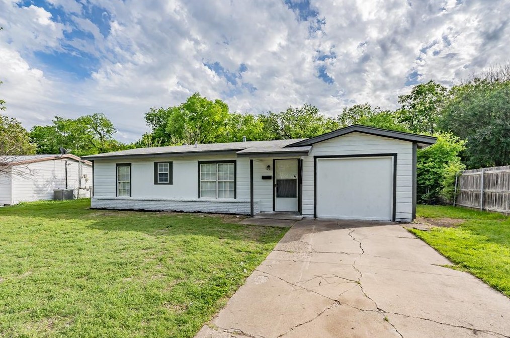 1512 Elaine Pl, Fort Worth, TX 76106