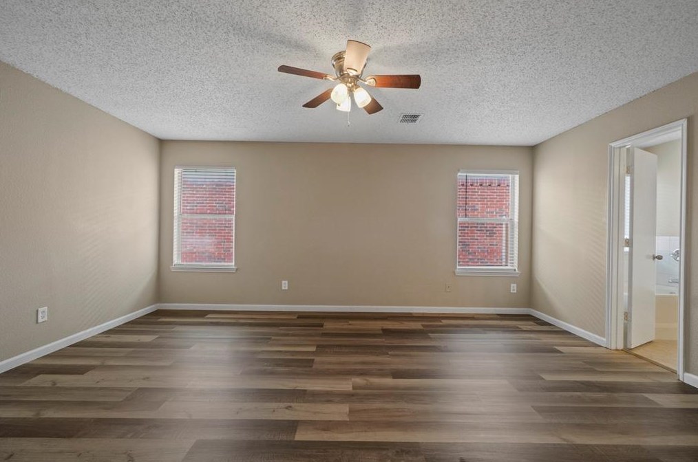 4900 Palm Ridge Dr, Fort Worth, TX 76133