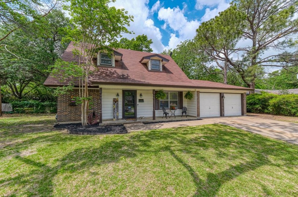 224 Lester St, Burleson, TX 76028