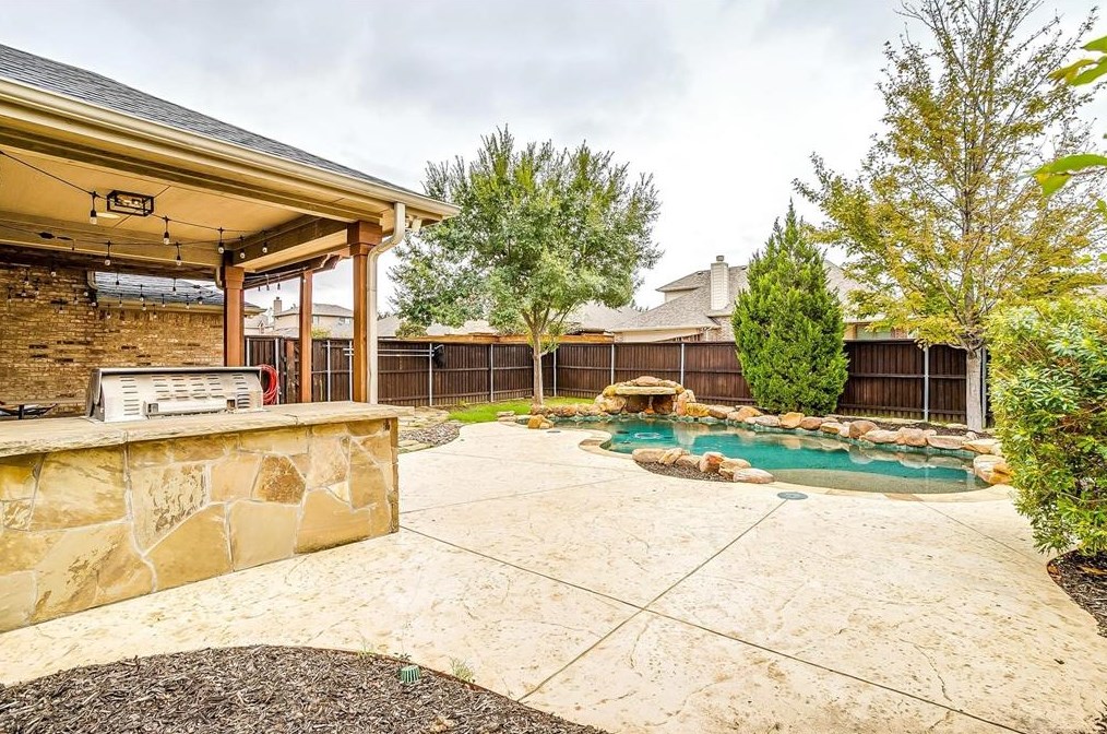 1504 Shepherd Ln, Carrollton, TX 75007
