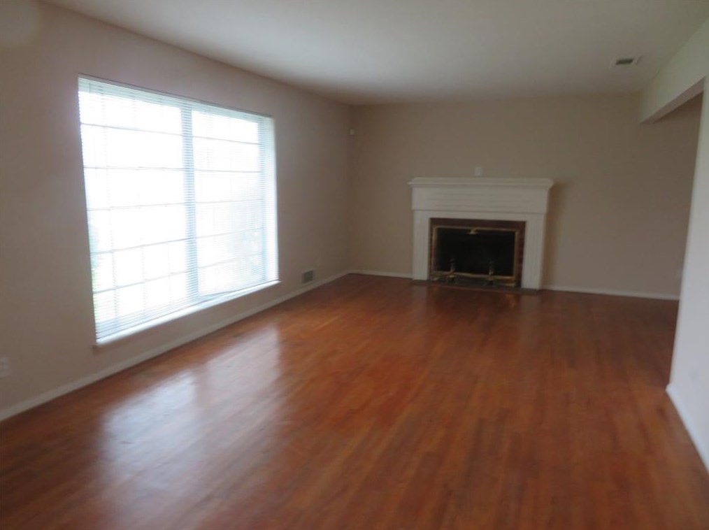 102 Blue Sky Dr, Desoto, TX 75115