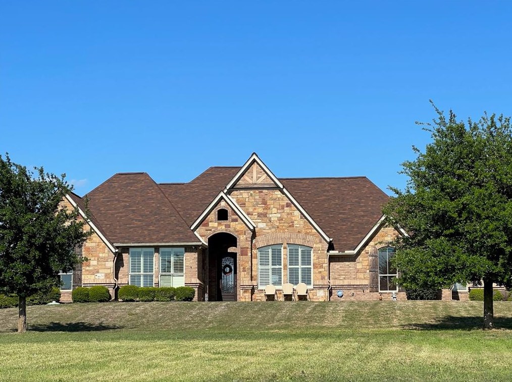 1607 Crow Creek Dr, Granbury, TX 76049