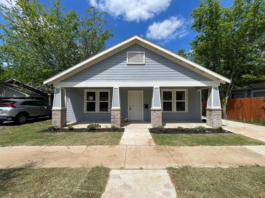 1107 E Cannon St, Fort Worth, TX 76104