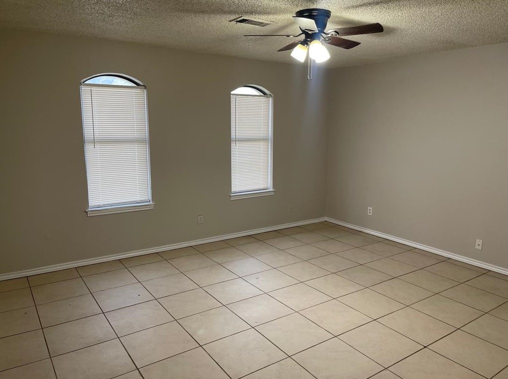 1418 W 7th St, Irving, TX 75060