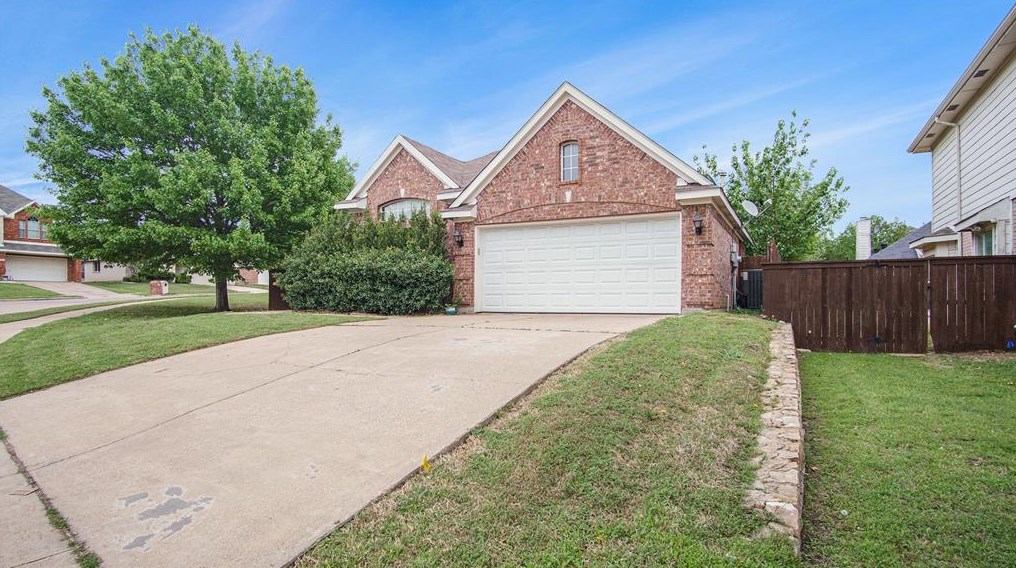 7636 Lawnsberry Dr, Fort Worth, TX 76137