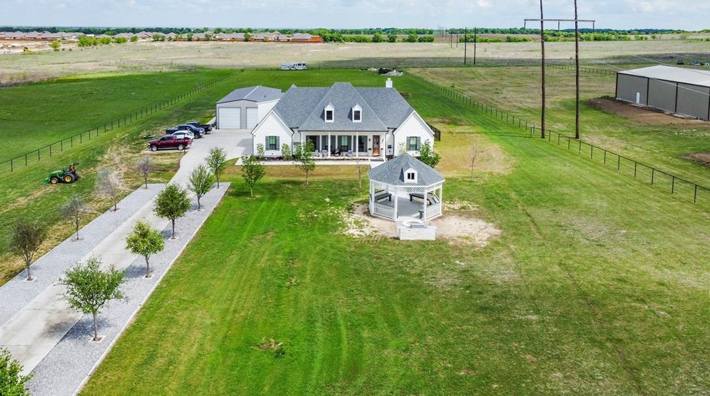 4404 E Masch Branch Rd, Krum, TX 76249