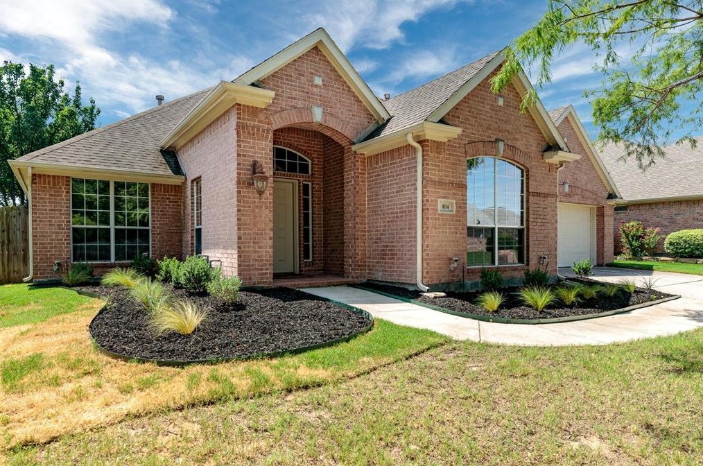 404 Lakewood Dr, Roanoke TX  76262-5296 exterior