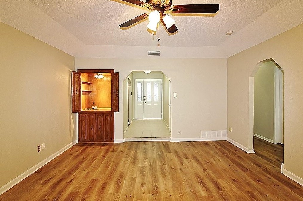 608 Springhill Dr, Hurst, TX 76054