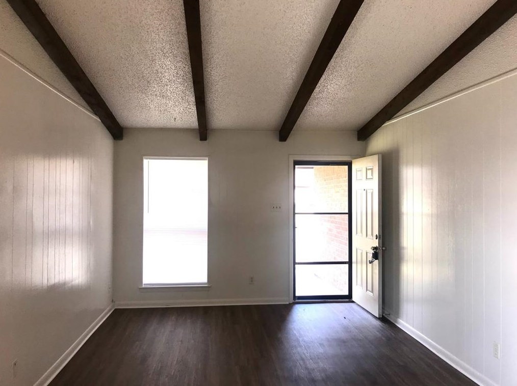 701 Pleasant Manor Ave, Burleson, TX 76028