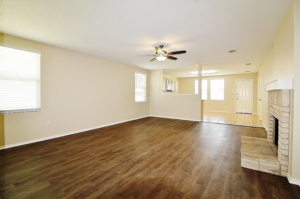 924 Rose Crystal Way, Fort Worth, TX 76179