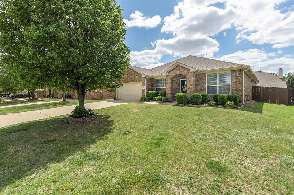 709 Bowie Ln, Midlothian, TX 76063