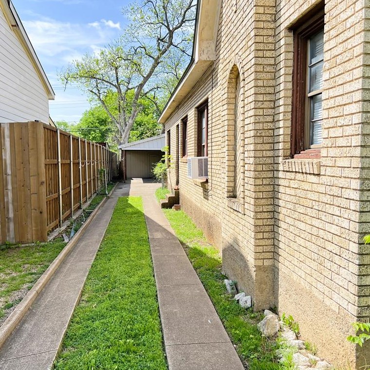 2540 Gladstone Dr, Dallas, TX 75211
