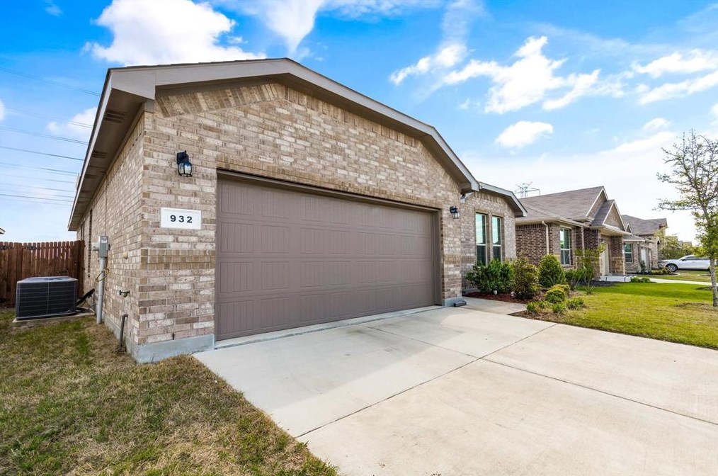 932 Nelson Pl, Burleson, TX 76028
