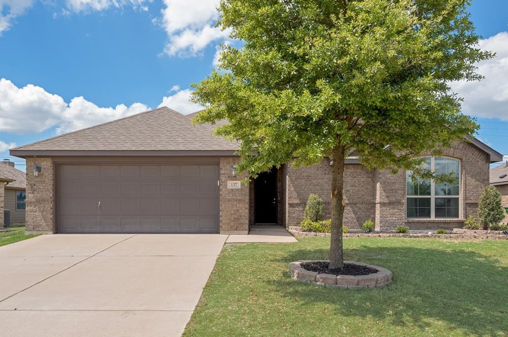 137 Sierra Dr, Waxahachie, TX 75167