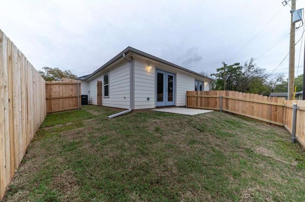 802 S Throckmorton St, Sherman, TX 75090