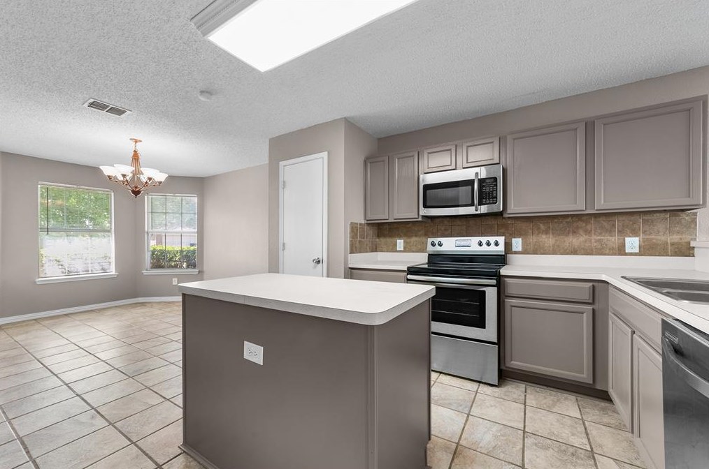 1311 Wenatchee Dr, Krum, TX 76249