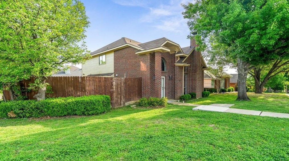 1421 Homestead Ln, Carrollton, TX 75007