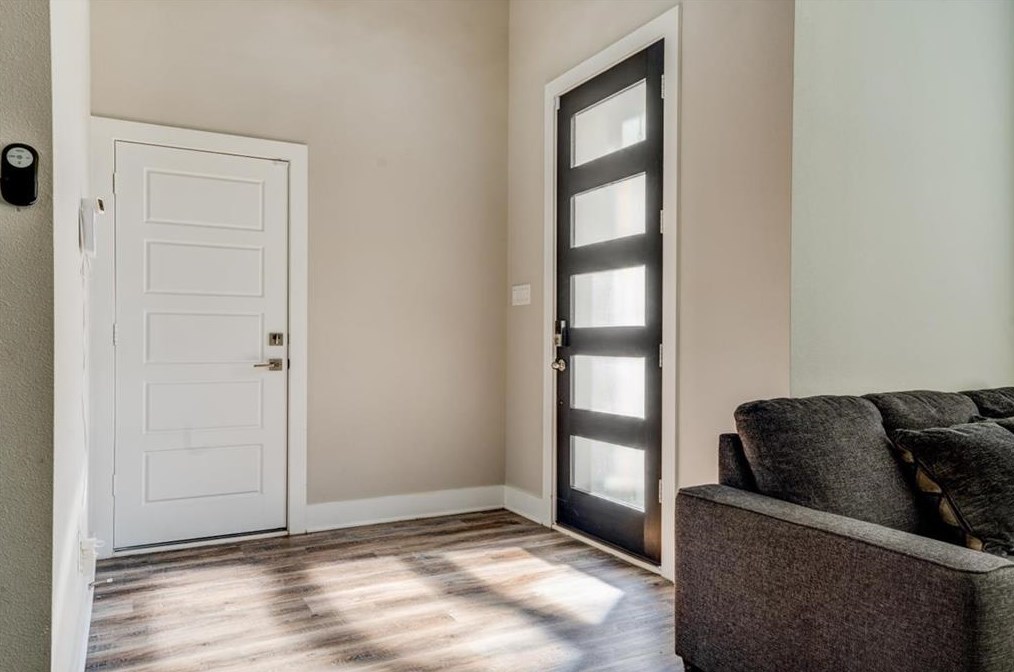 3424 Harlingen St, Dallas, TX 75212-3215