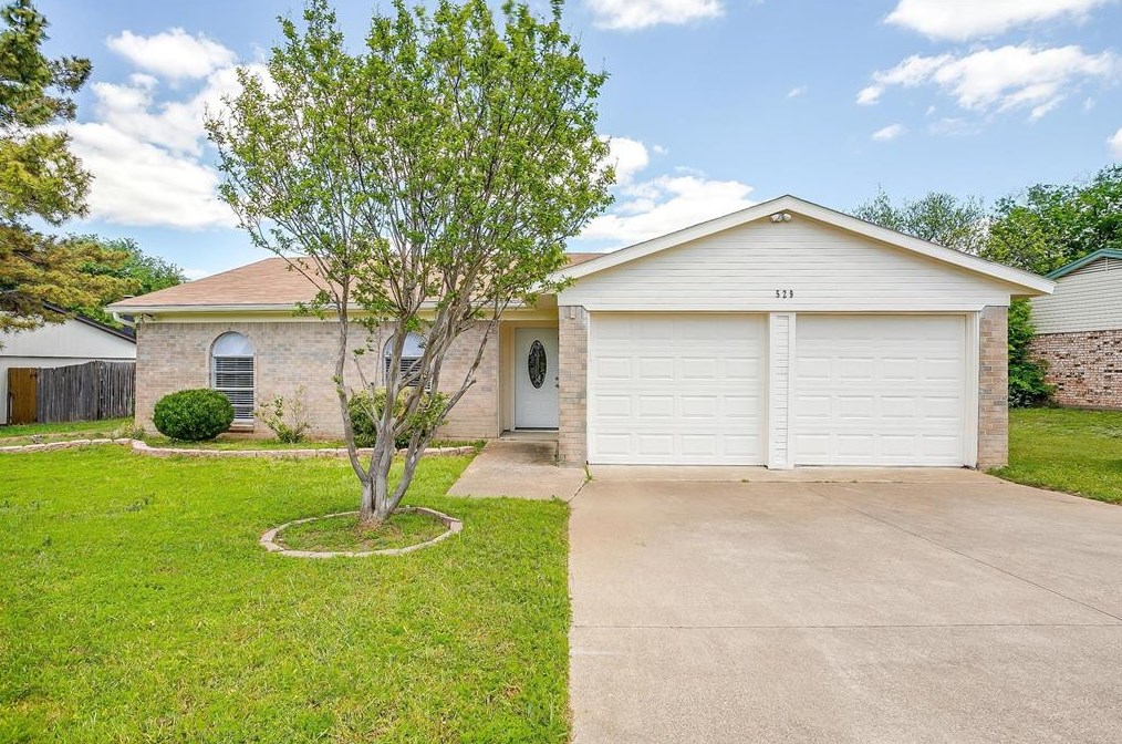 529 Baldwin Ave, Crowley, TX 76036