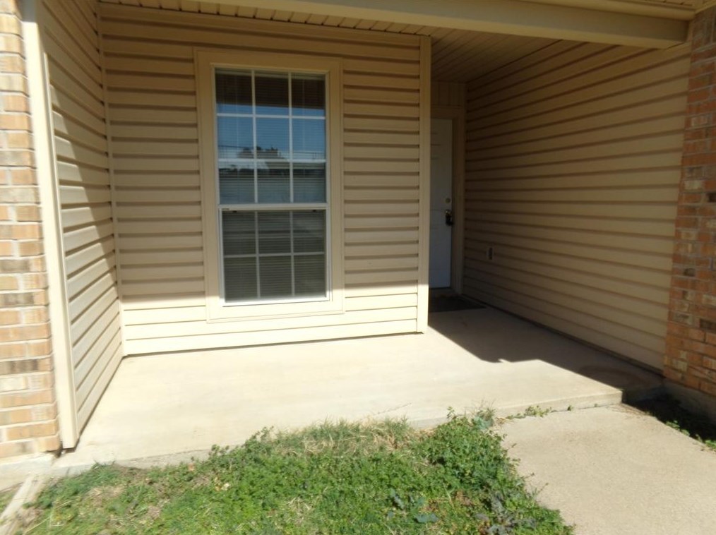 215 Gateway Hills Ln, Granbury, TX 76049