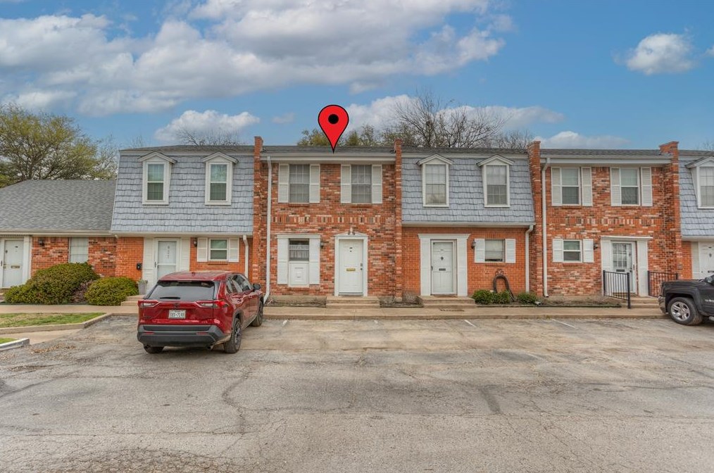929 Roaring Springs Rd, Fort Worth, TX 76114
