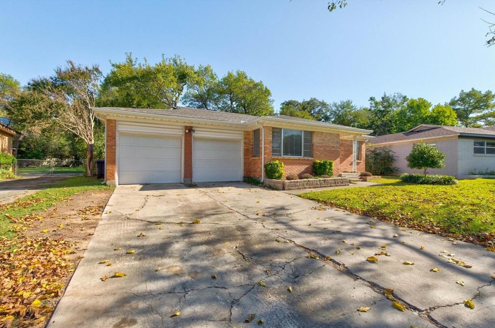 6028 Costen Ln, Fort Worth, TX 76114