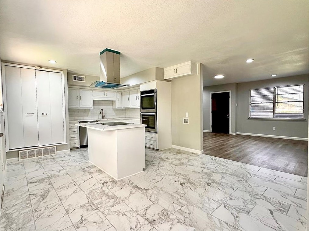 2713 Rosewood Dr, Mesquite TX  75150-1944 exterior