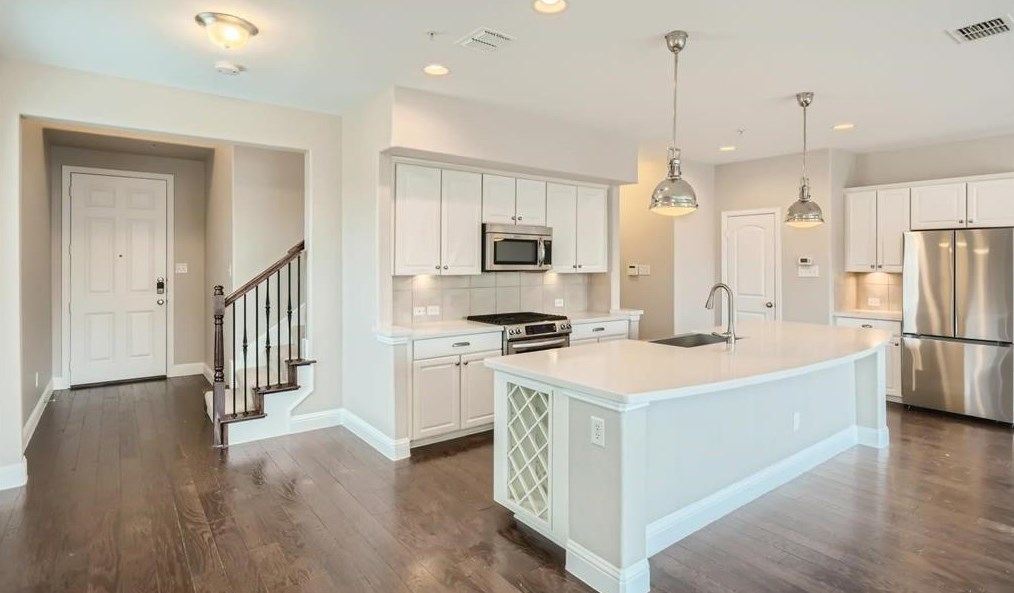 412 Hunt Dr, Lewisville, TX 75067