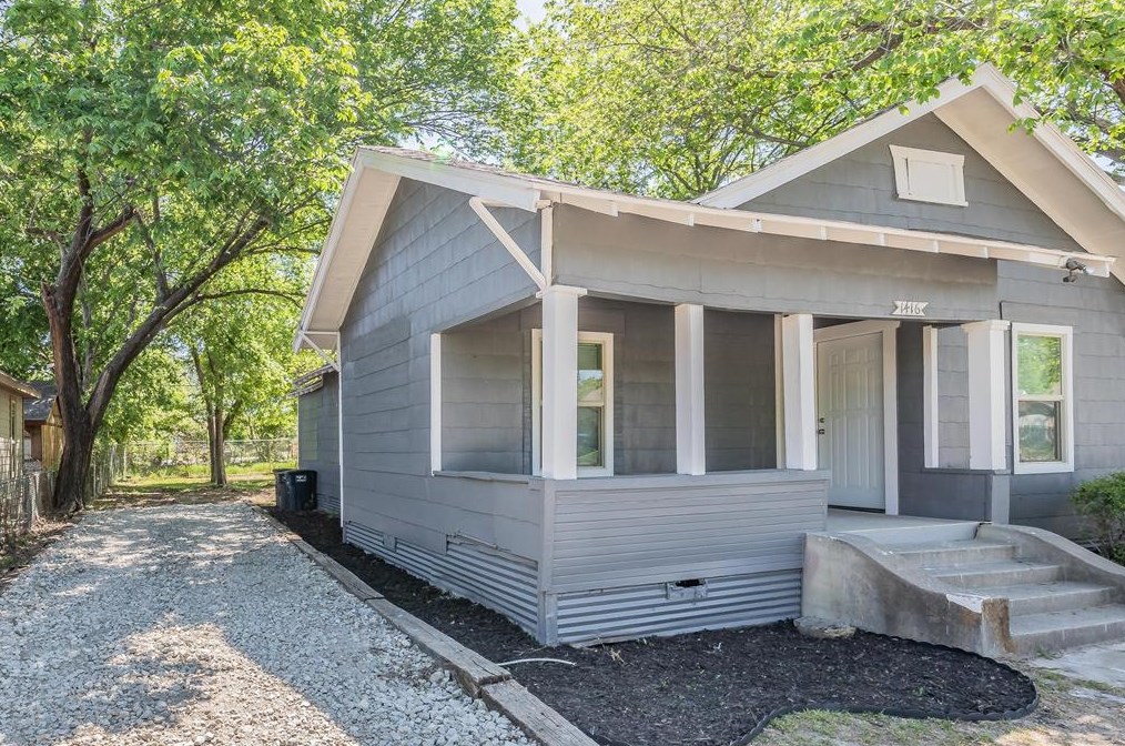 1416 E Myrtle St, Fort Worth, TX 76104