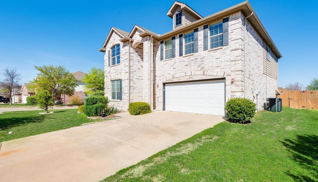 1101 Nighthawk Rd, Fort Worth, TX 76108